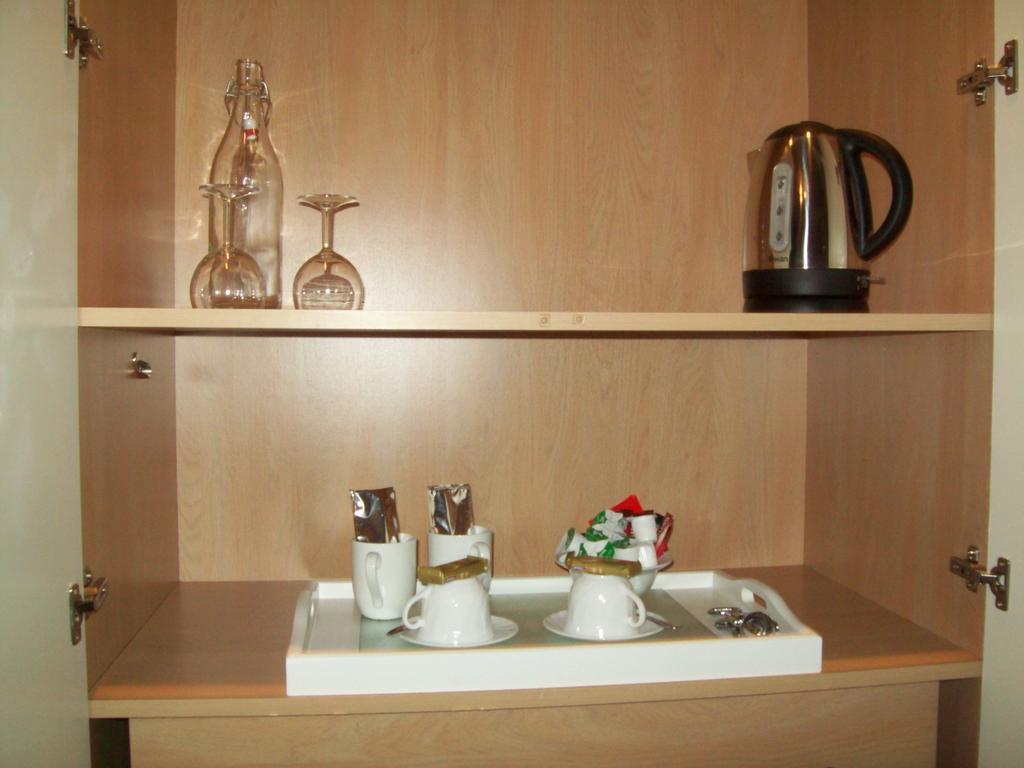 Fifth Milestone Cottage Dunnington Room photo