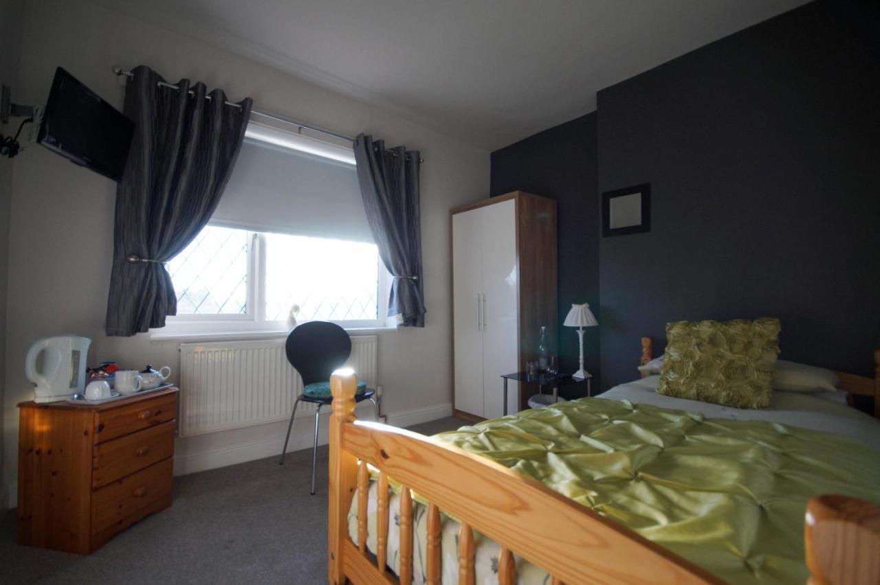 Fifth Milestone Cottage Dunnington Room photo